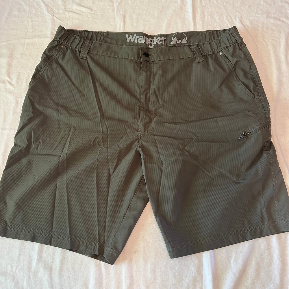 Wrangler Outdoor Shorts Size 42 (2607)